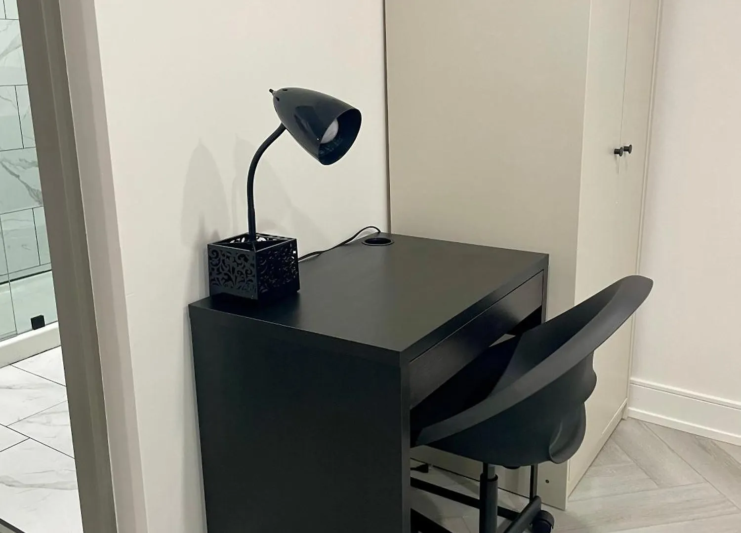 Homestay Luxury Basement-Private Bdr & Bathroom With Free Parking In Toronto Canada