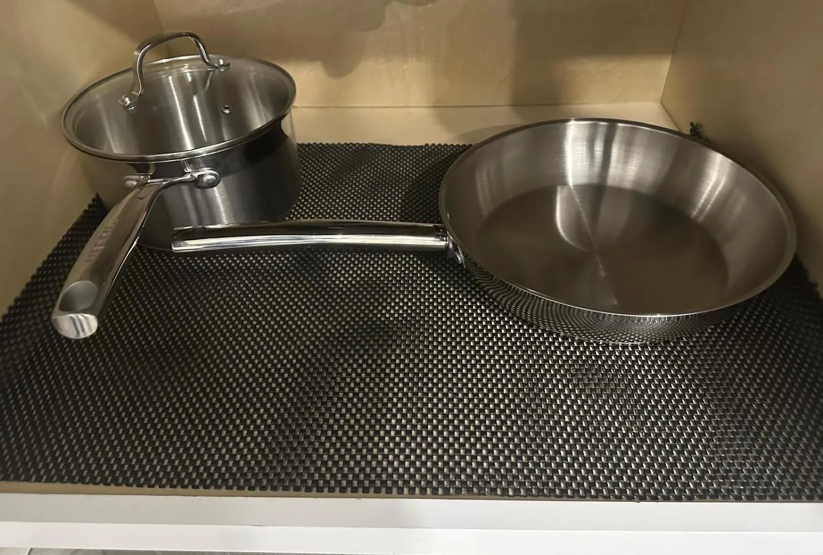 Luxury Basement-Private Bdr & Bathroom With Free Parking In Toronto Homestay