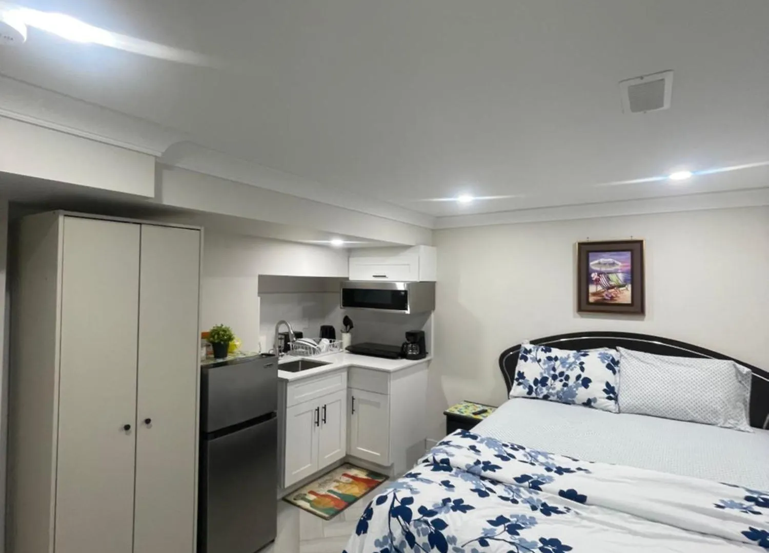 Luxury Basement-Private Bdr & Bathroom With Free Parking In Toronto Pansiyon