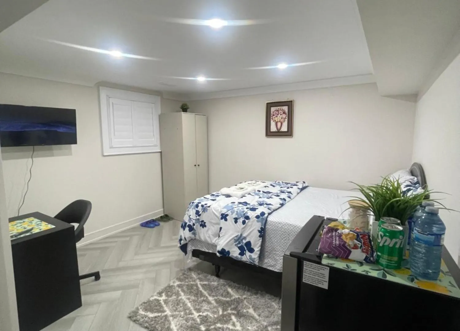 Luxury Basement-Private Bdr & Bathroom With Free Parking In Toronto Kanada