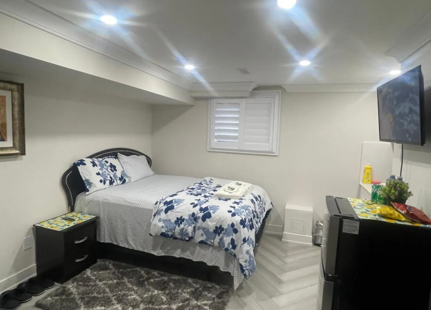 Luxury Basement-Private Bdr & Bathroom With Free Parking In Toronto
